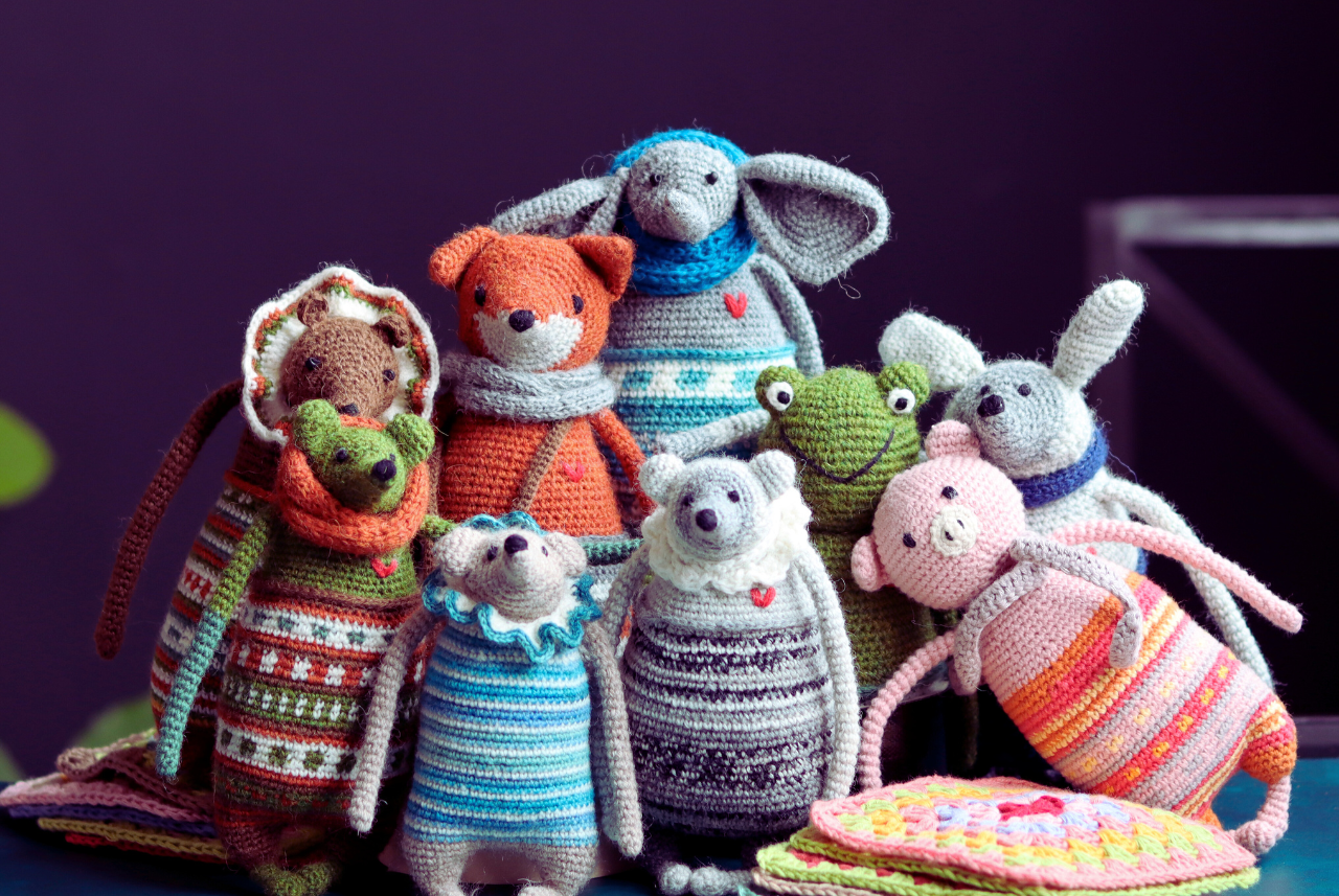 Explore creative amigurumi patterns perfect for beginners. Craft delightful crochet animals and soft toys, ideal for a charming Christmas gift.
