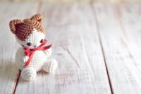 Craft unique crochet cat toys that combine fun and safety for your pets. Discover patterns and tips to create engaging yarn cat toys.